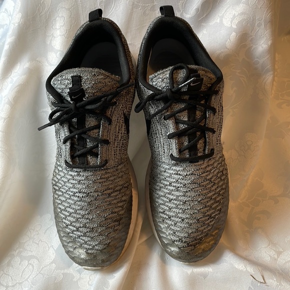 Nike grey Flyknit lace up fabric running lightweight reinforced toe Sz 9.5 - Picture 2 of 9